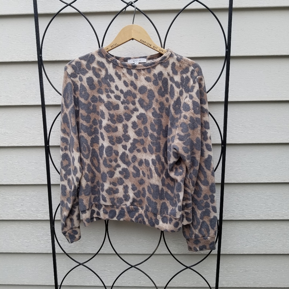 GAZE Women's cheetah print,crew neck sweater top,L